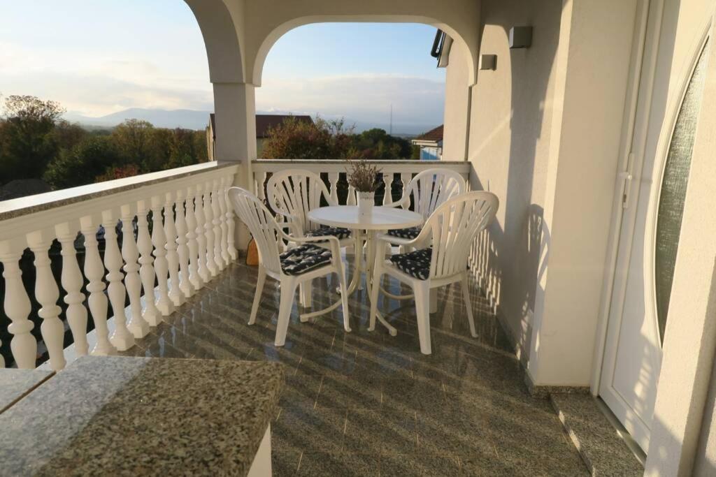Mitros Apartment Malinska Exterior photo